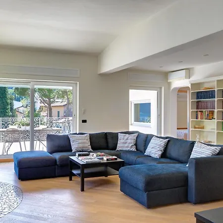 Sleeps 14 Pool Air Con Wifi فيلة *