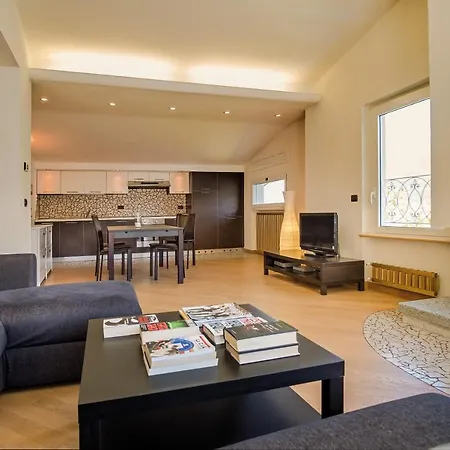 Sleeps 14 Pool Air Con Wifi فيلة Oliveto Lario