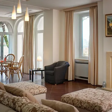 Sleeps 14 Pool Air Con Wifi فيلة