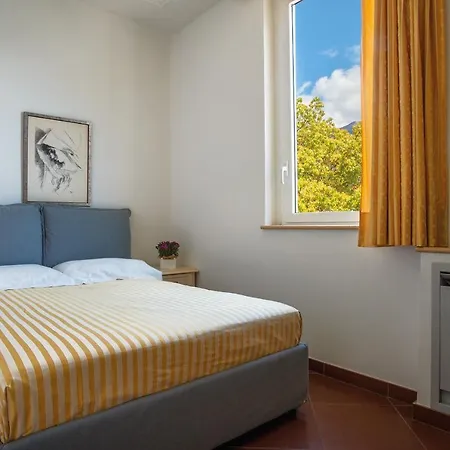 Sleeps 14 Pool Air Con Wifi *