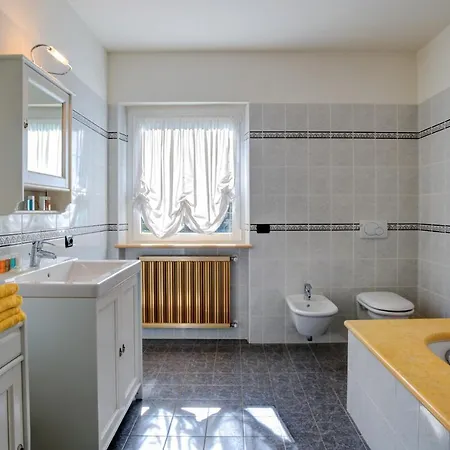 Sleeps 14 Pool Air Con Wifi Oliveto Lario
