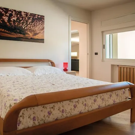 Sleeps 14 Pool Air Con Wifi