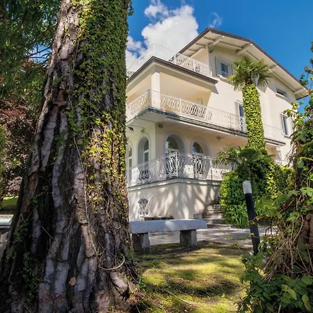 Sleeps 14 Pool Air Con Wifi Oliveto Lario